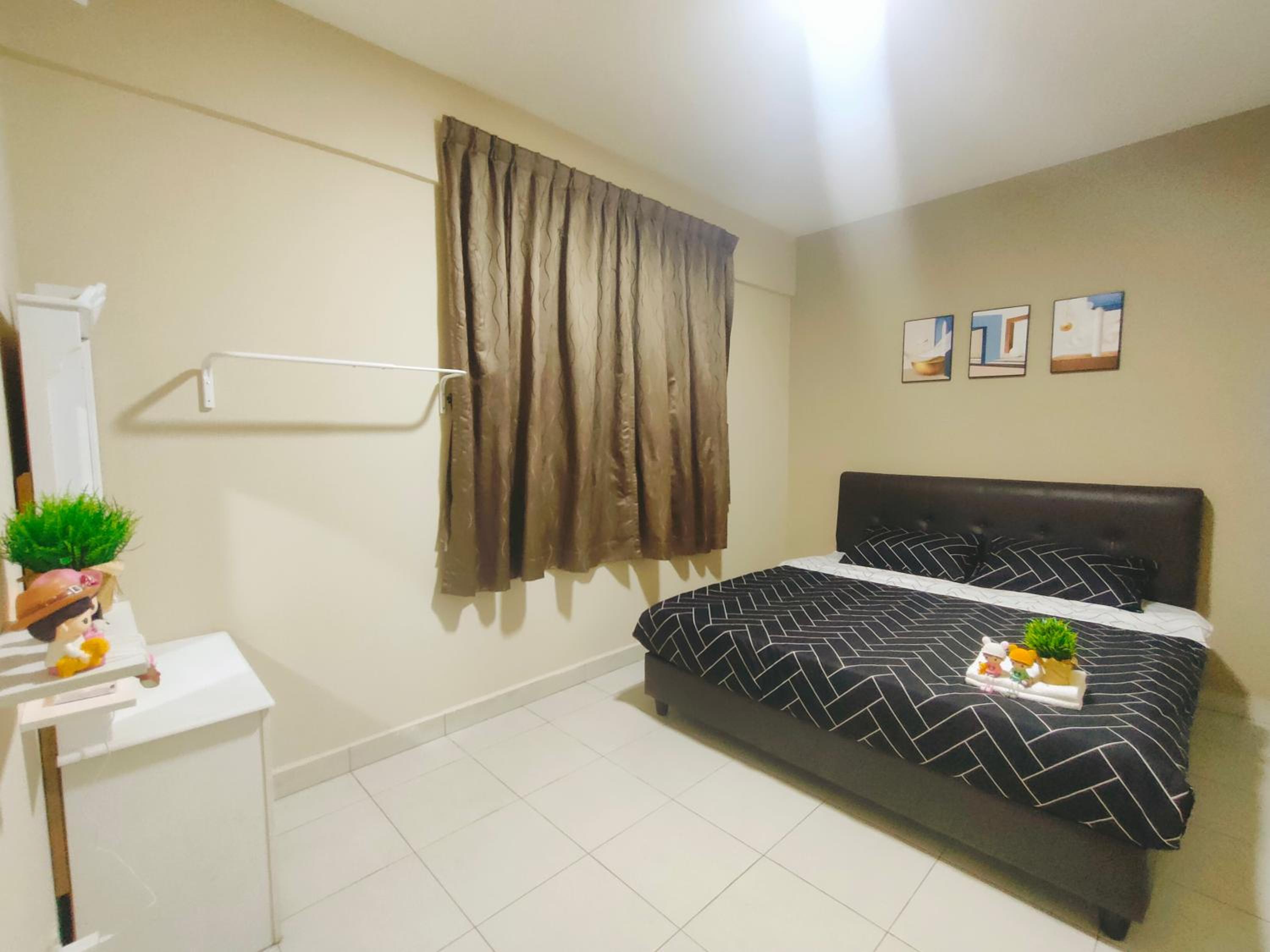 Maison Inn - Affordable Sleeps 6 to 13 near Tebrau AEON & Toppen