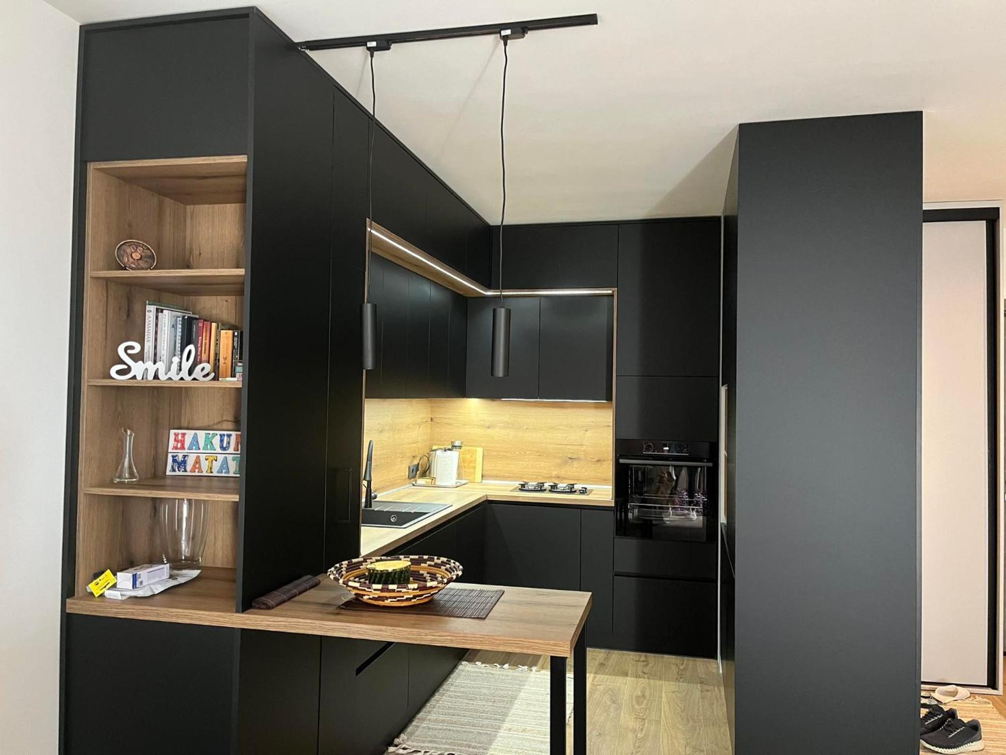 1BR Modern condo near the University
