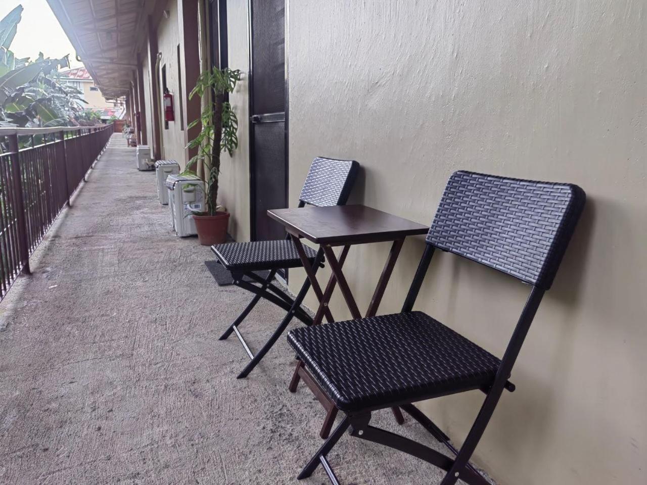 Stylish 2-BR Transient Apartment in Prime Location view 5