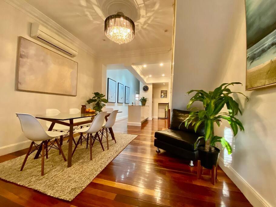 Immaculate 3 Bed City Home - Close to Everything!