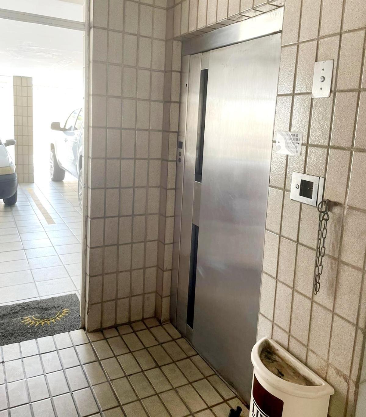 Apart Verdemar Confort com 3 quartos para ate 8 pessoas moderno e funcional e apenas poucos passos da praia