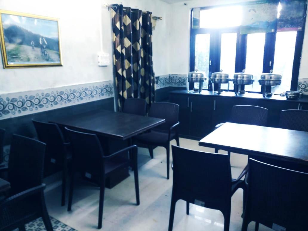 Hotel Holiday Dalhousie - Near Ghandhi Chowk Mall Road view 5