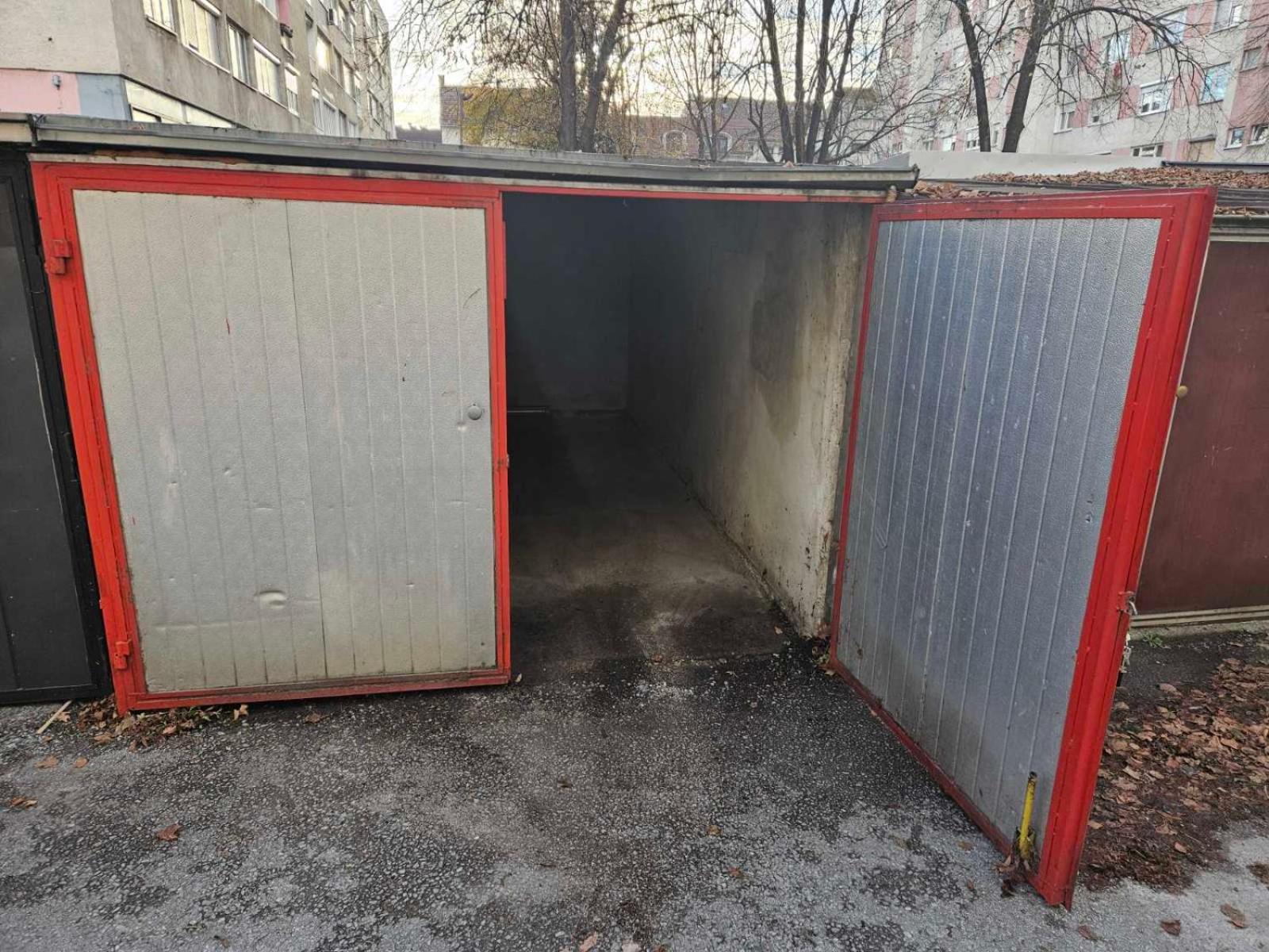 APARTMAN CENTAR BULEVAR EX sa GARAZOM