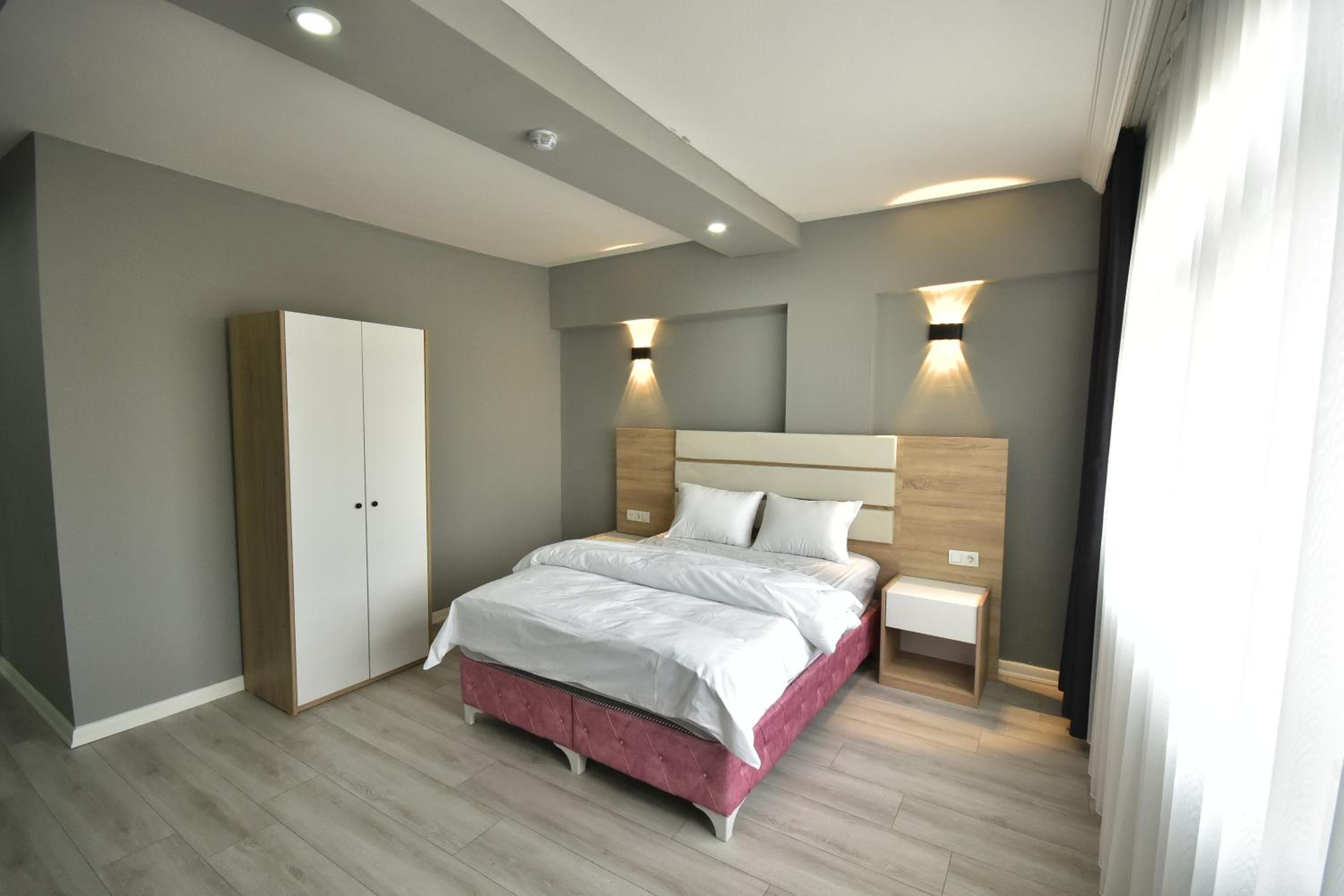Rio's Hotel — 12