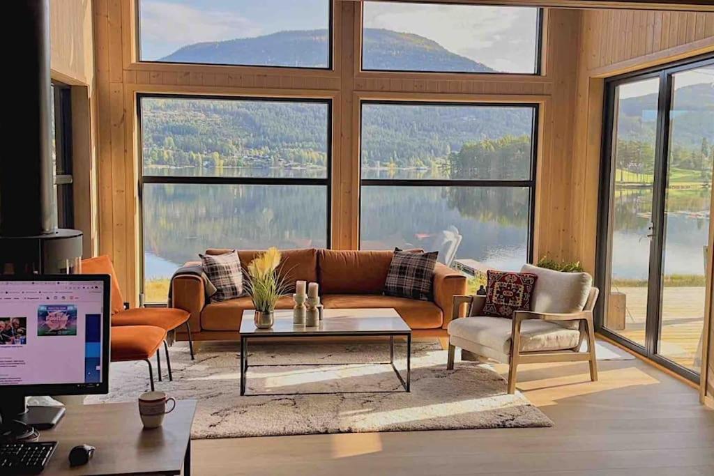Lakefront Villa, exclusive leisure property near Vrådal Golf & Vrådal Panorama Ski center