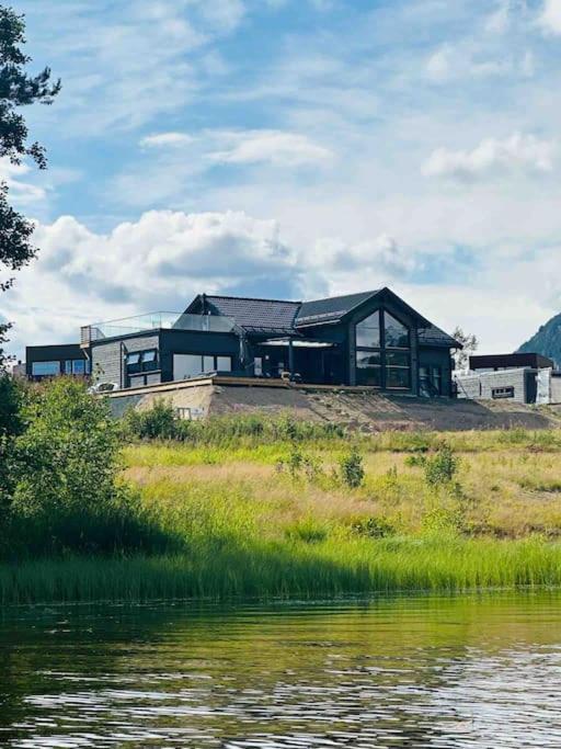 Lakefront Villa, exclusive leisure property near Vrådal Golf & Vrådal Panorama Ski center
