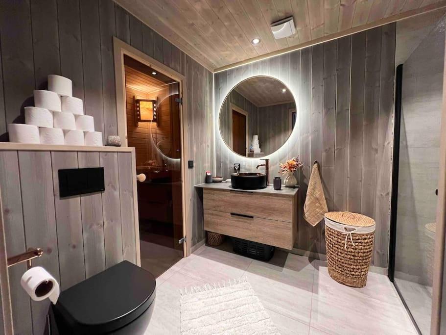 Lakefront Villa, exclusive leisure property near Vrådal Golf & Vrådal Panorama Ski center
