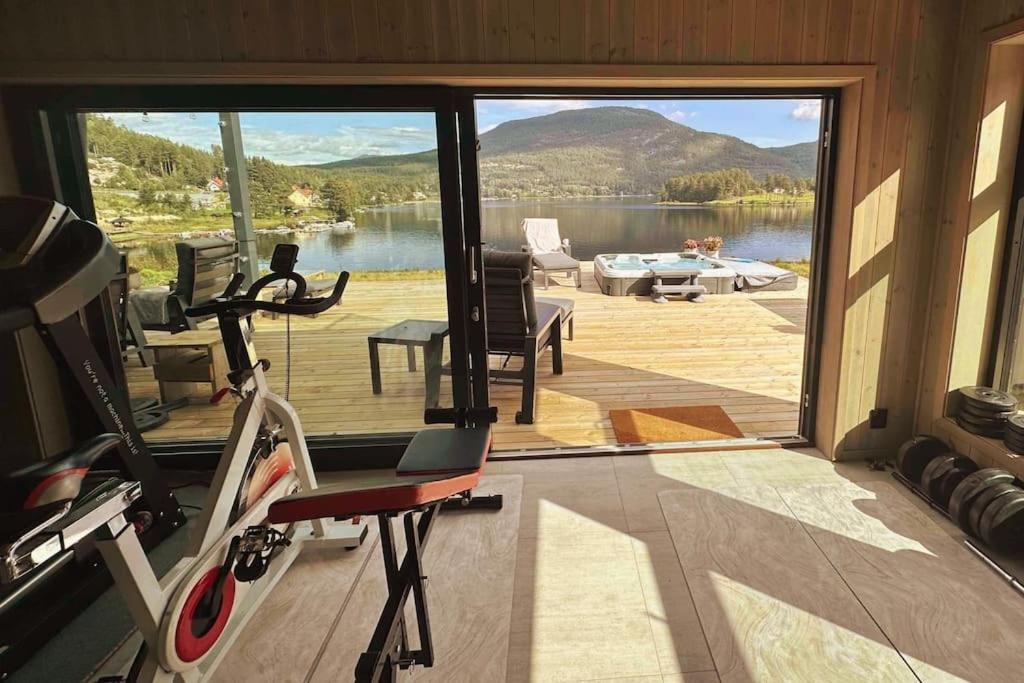 Lakefront Villa, exclusive leisure property near Vrådal Golf & Vrådal Panorama Ski center