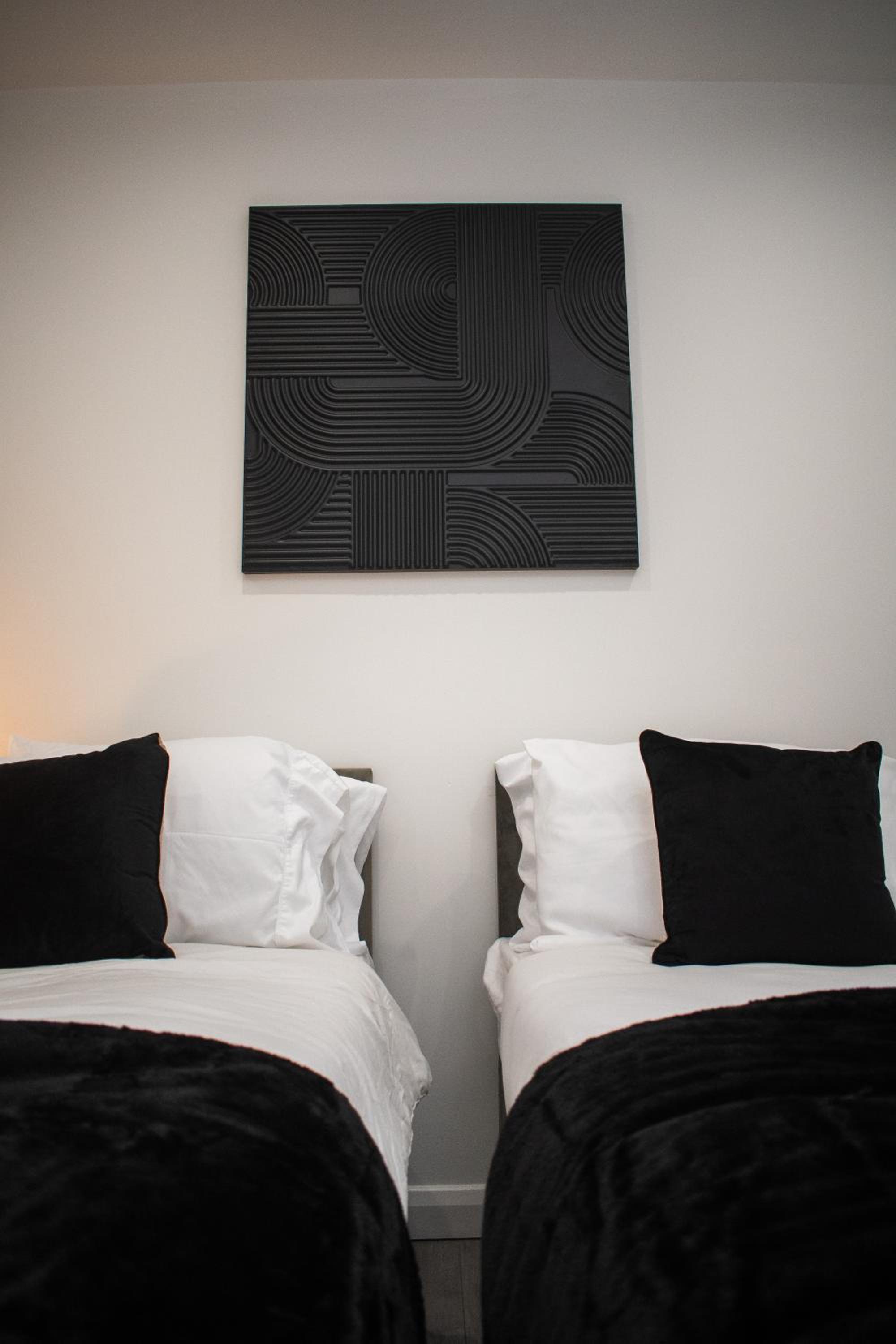 Exquisite 2-Bedroom City Centre Haven - Leicester's Premier Urban Retreat view 5