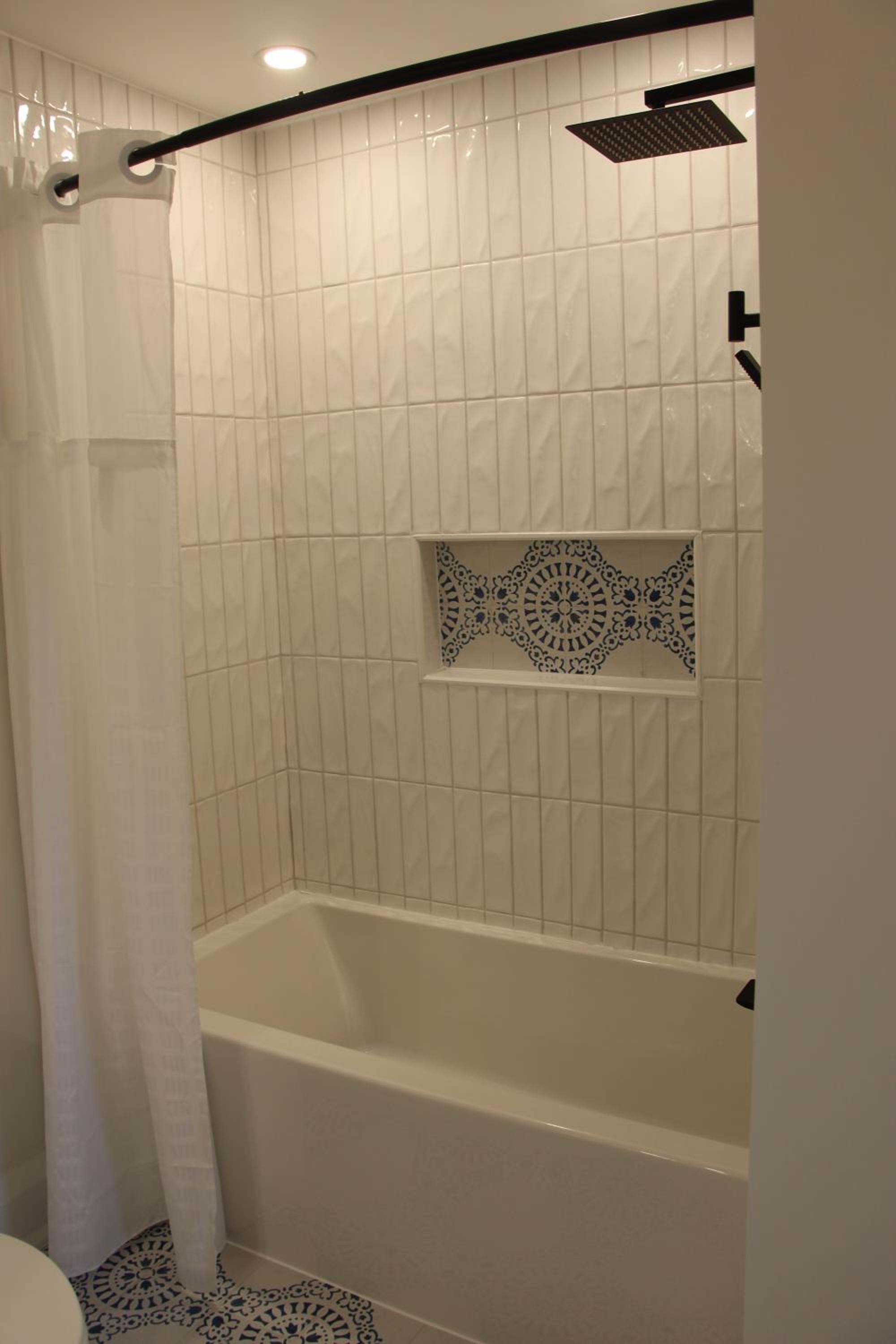 4 Guest Suite with Waterfront Views at Fancie's PEC - Suite 2