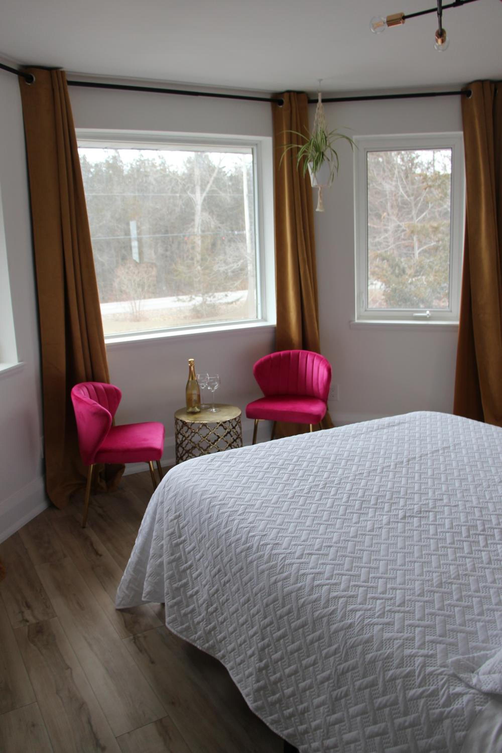 Belleville Vacations - 4 Guest Suite with Waterfront Views at Fancie's PEC - Suite 2 - Property Image 4