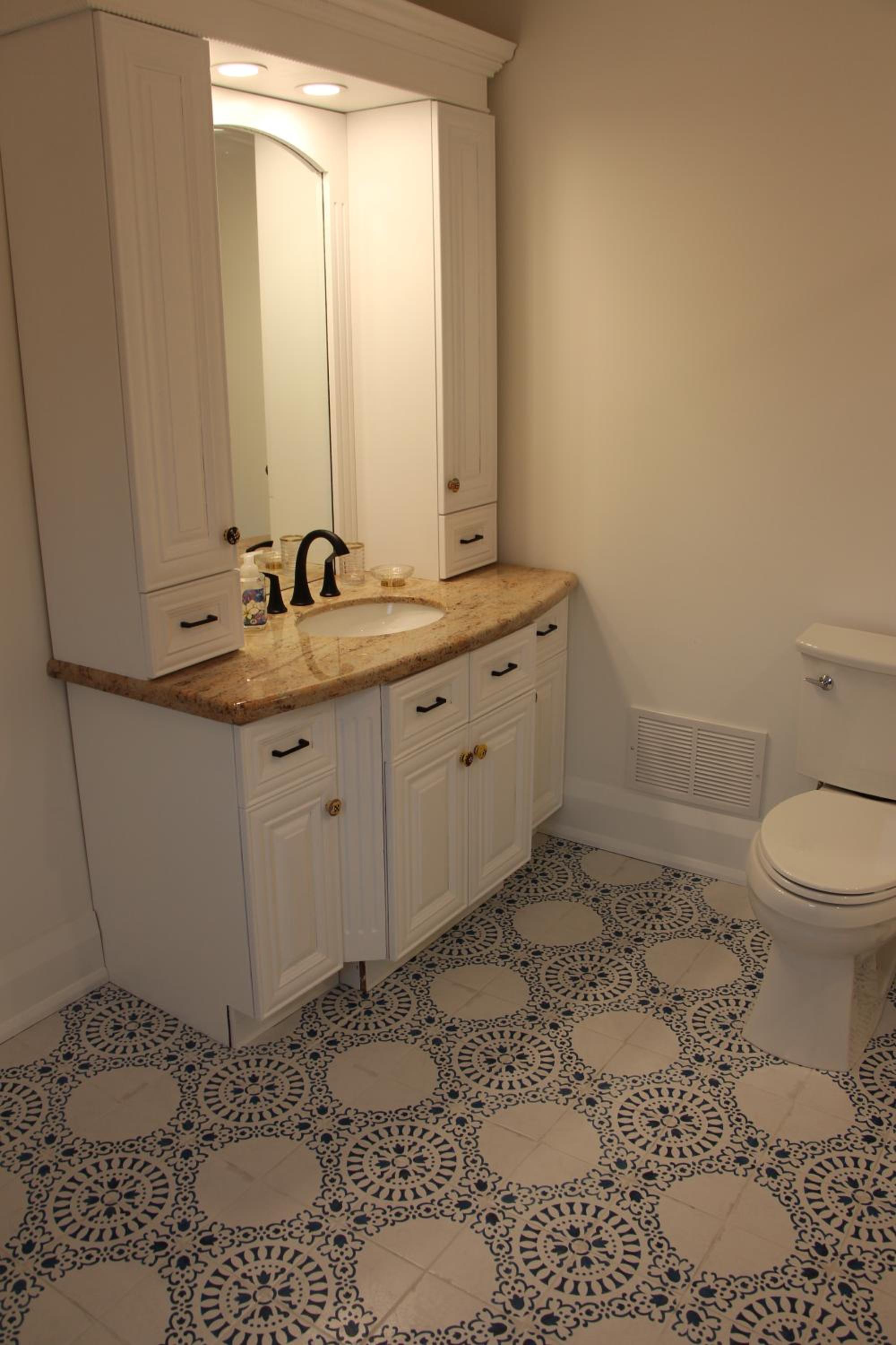 4 Guest Suite with Waterfront Views at Fancie's PEC - Suite 2