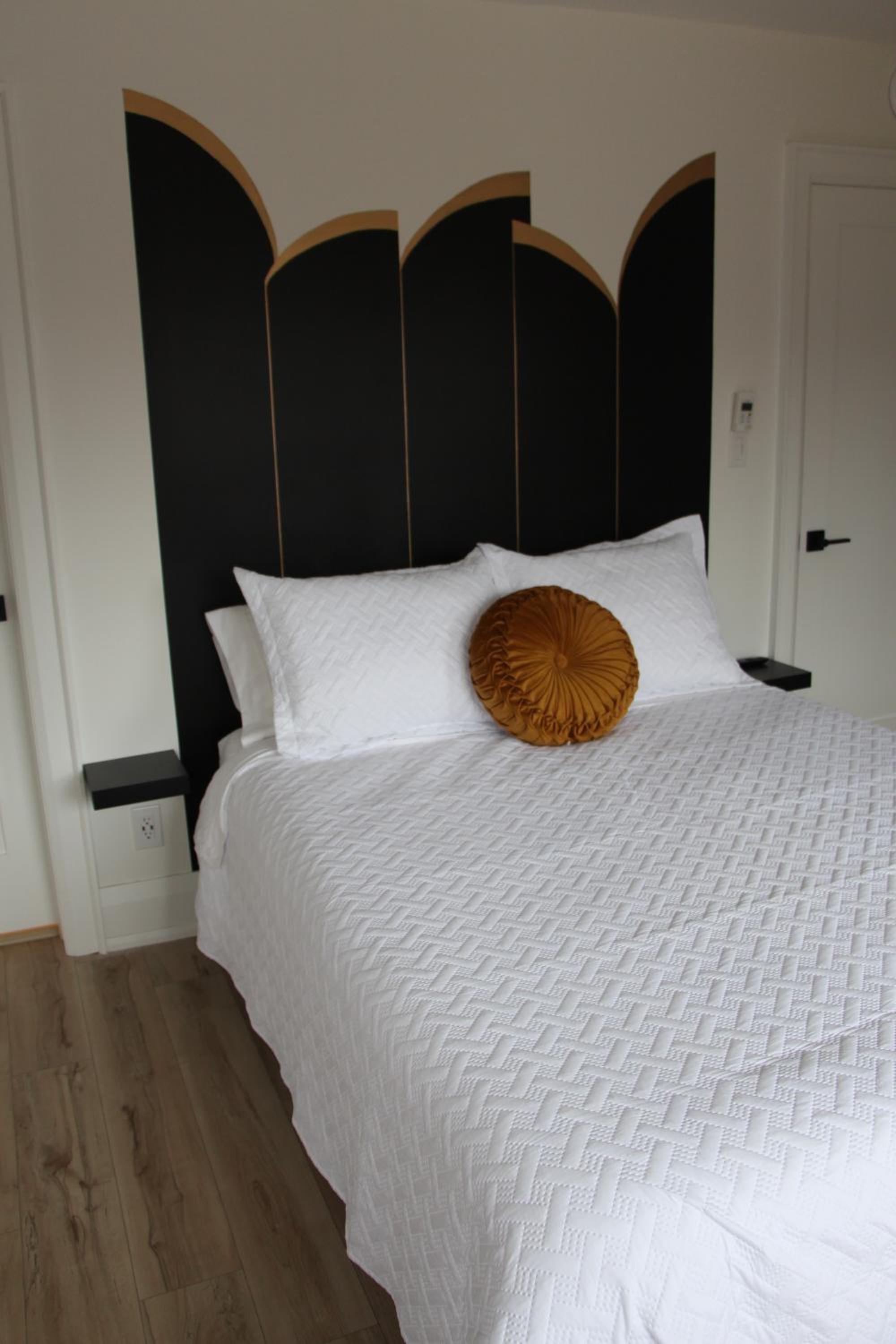 Belleville Vacations - 4 Guest Suite with Waterfront Views at Fancie's PEC - Suite 2 - Property Image 11