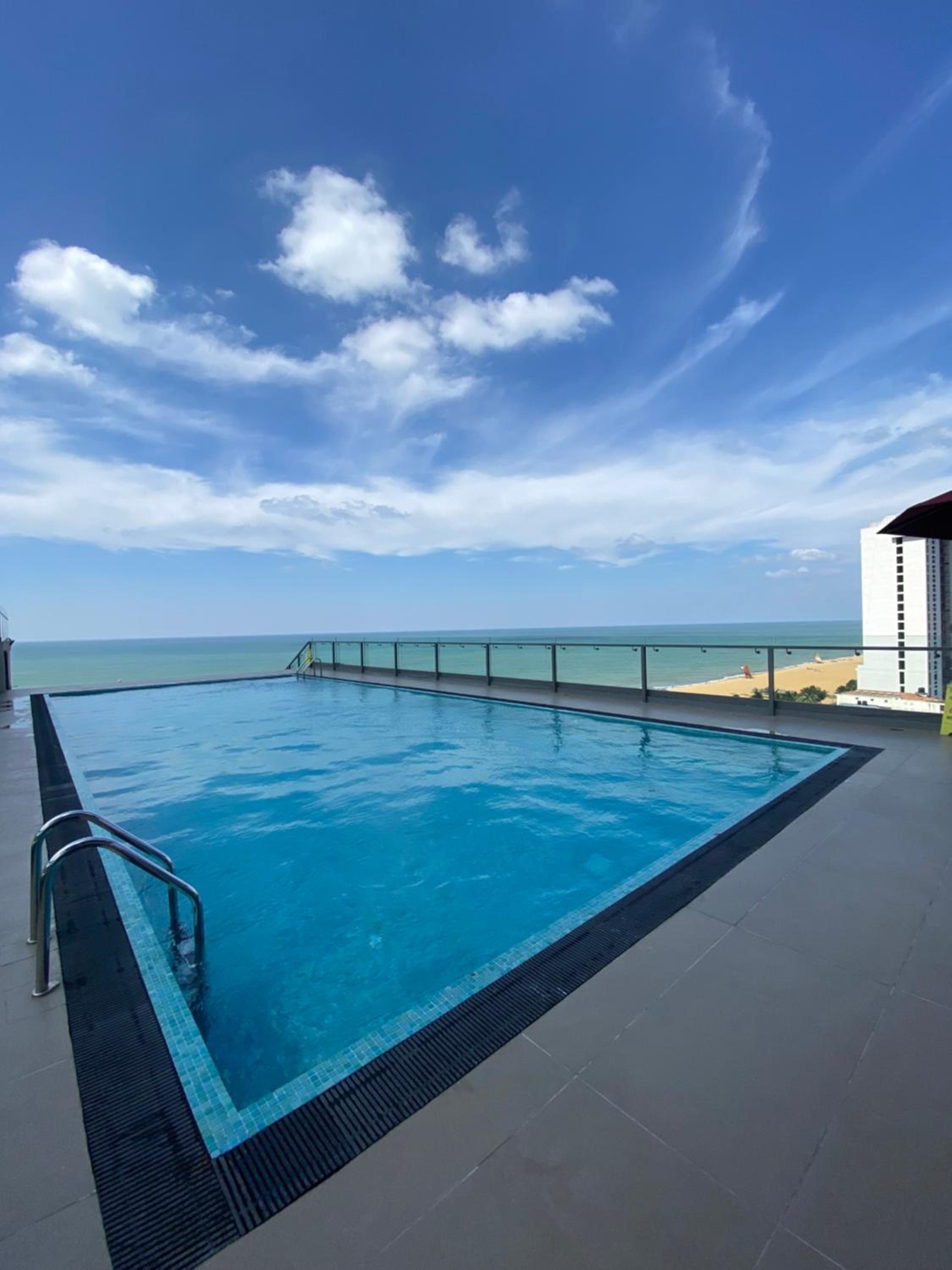 Ocean Breeze Hotel Residencies Luxury Studio Apartment - Negombo view 3