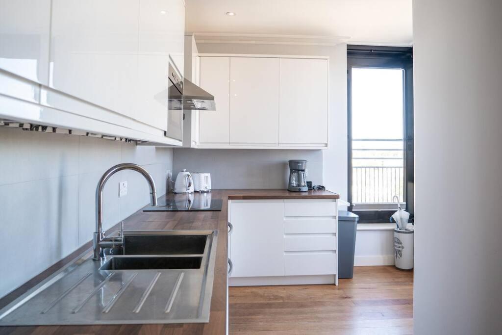 Modern flat with stunning views in Kensington