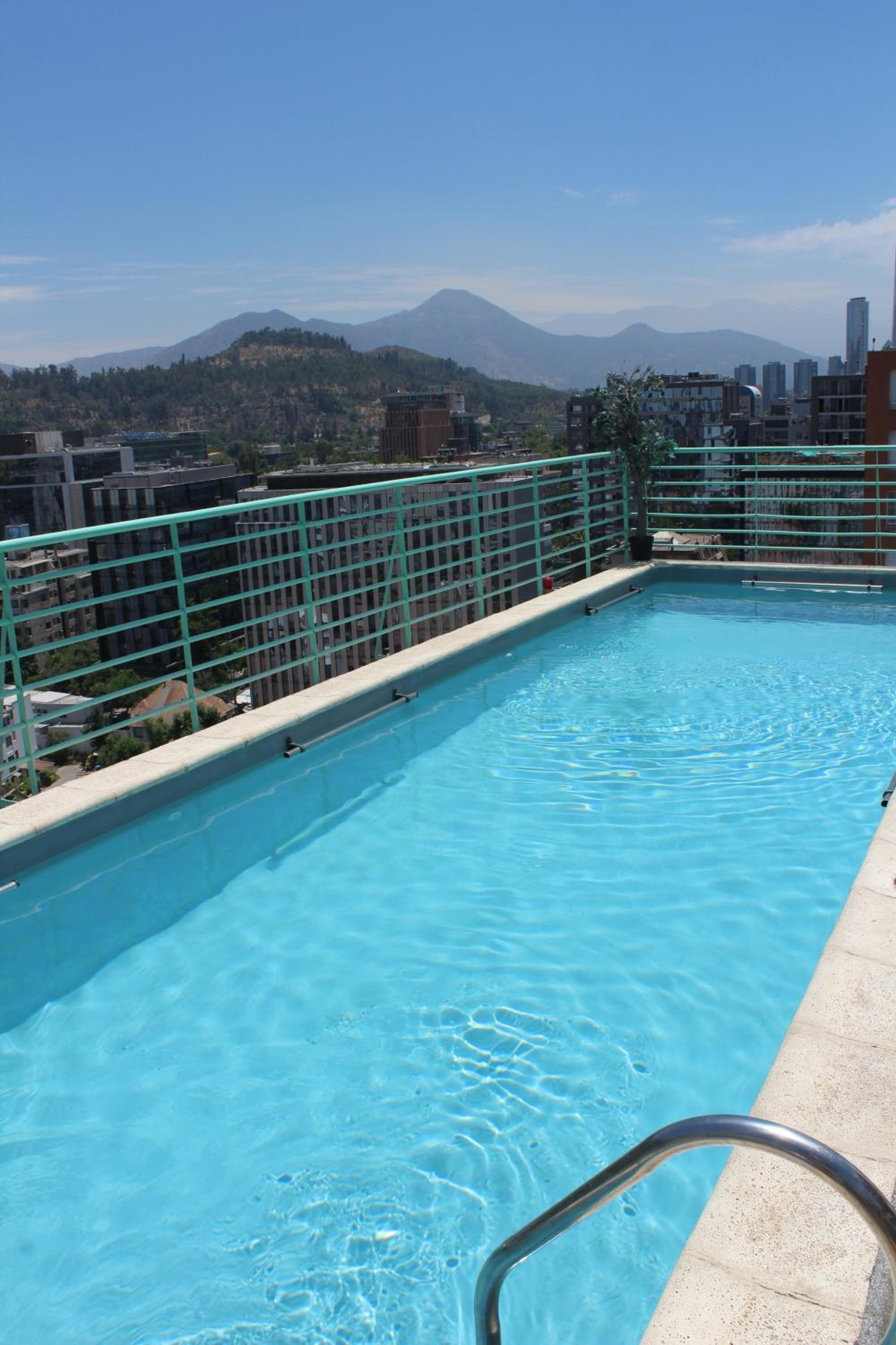Cercano a Costanera Center, bonito, central y comodo departamento para 2 personas