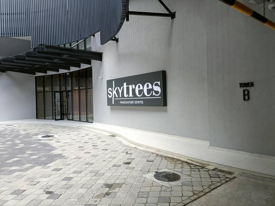 Cozy Sky Trees Bukit Indah Nflix HBO Disney l Pool B8