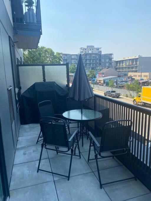 Spacious 2-bed, 2-bath condo in downtown Kelowna!
