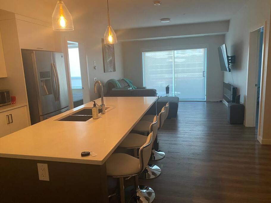 Spacious 2-bed, 2-bath condo in downtown Kelowna!