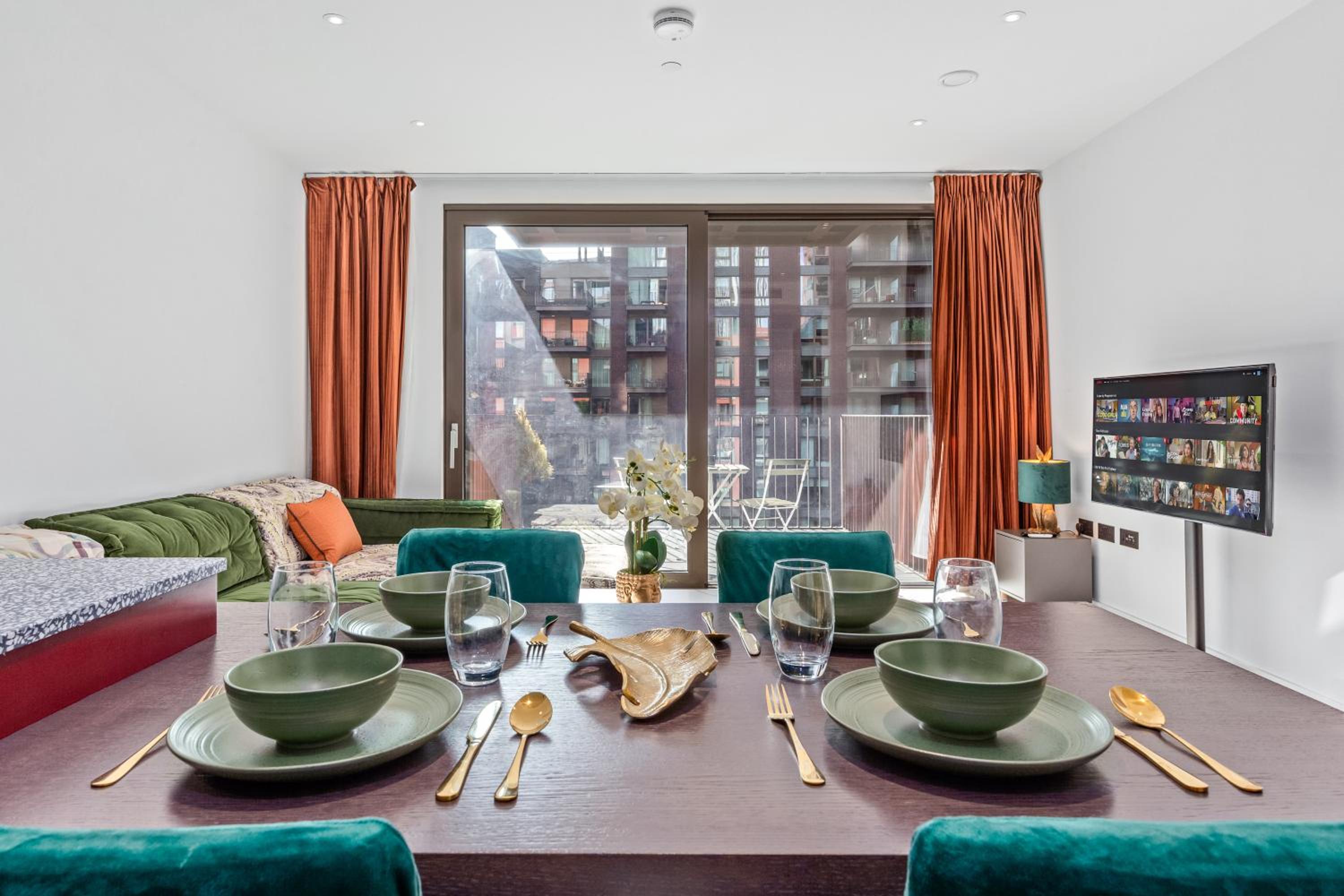 CENTRAL LONDON STAY-Fabulous Ultra-Central London Luxury Designer Two Bedroom-POOL-GYM-Full AC view 3