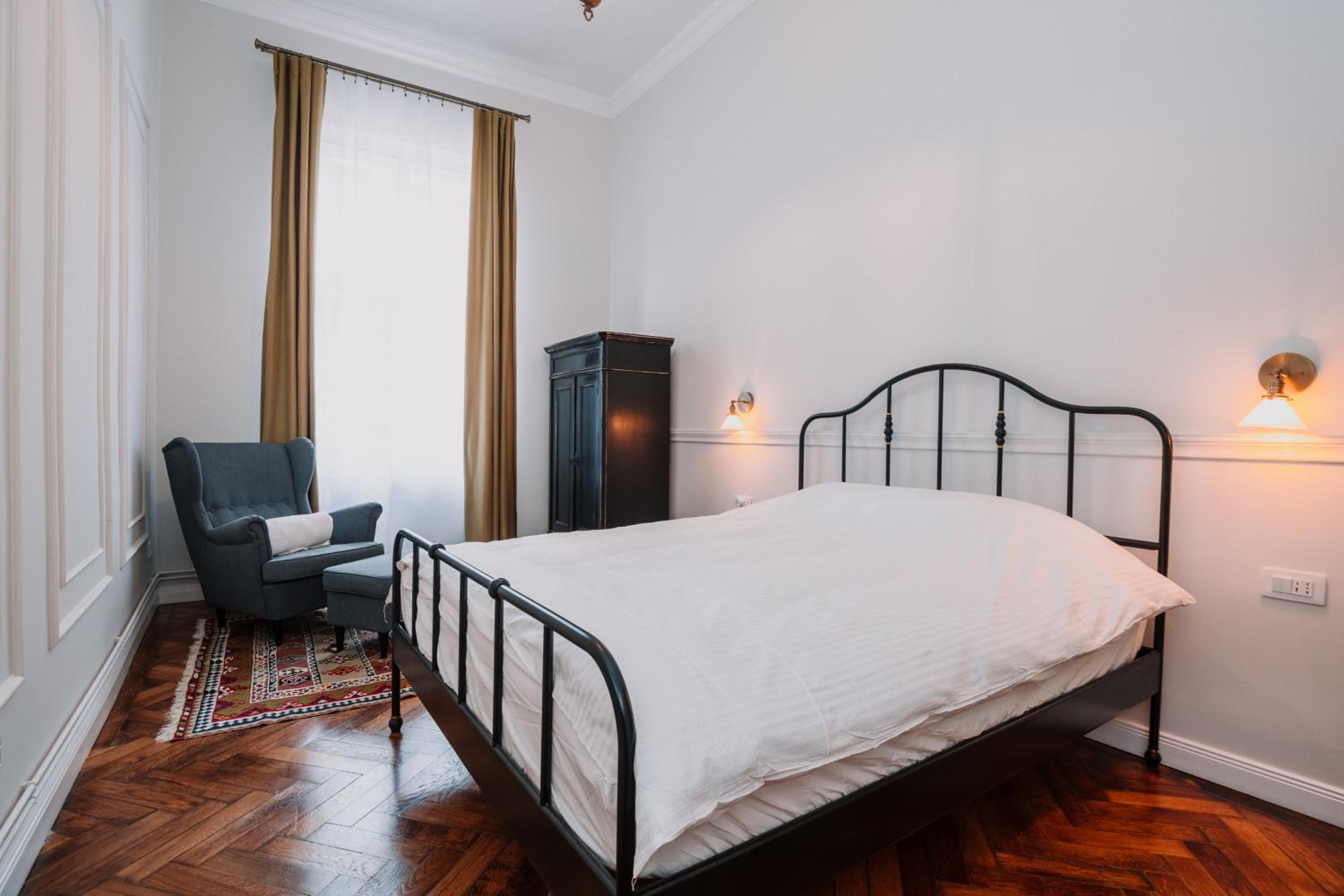 Old Town Central Apartment view 4
