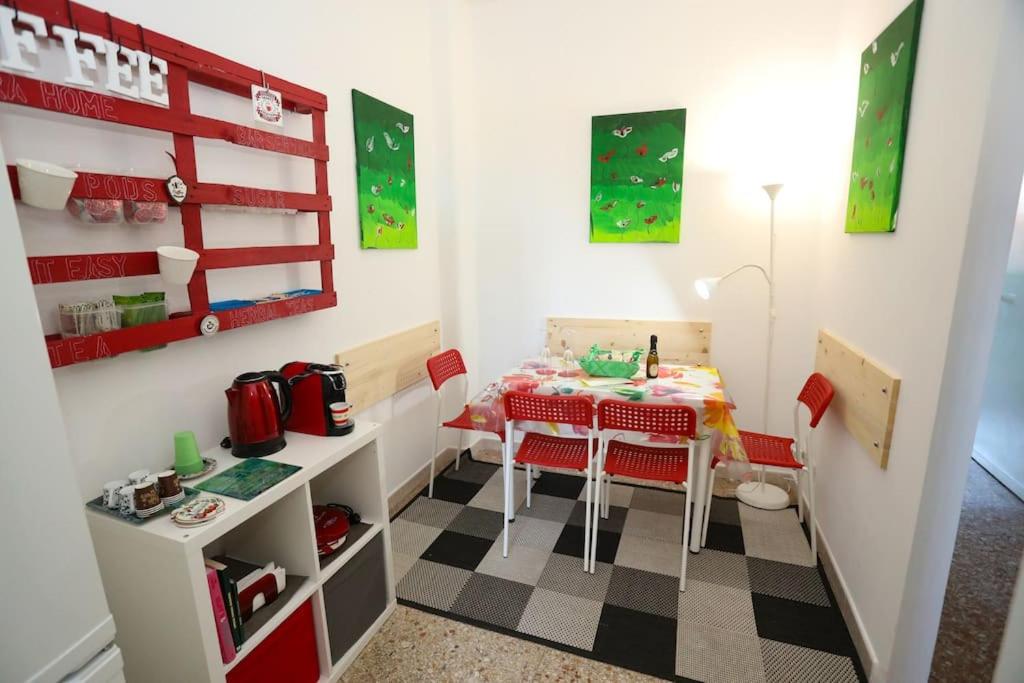 Aura Home Grazioso Appartamento a Pochi Passi dalla Metro A e C