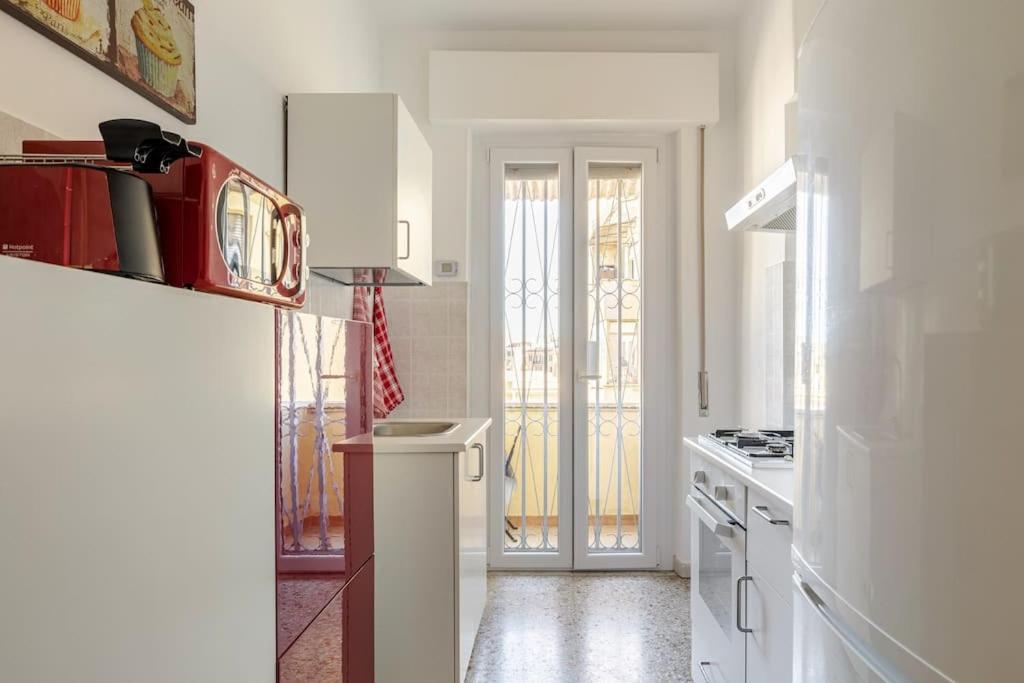 Aura Home Grazioso Appartamento a Pochi Passi dalla Metro A e C