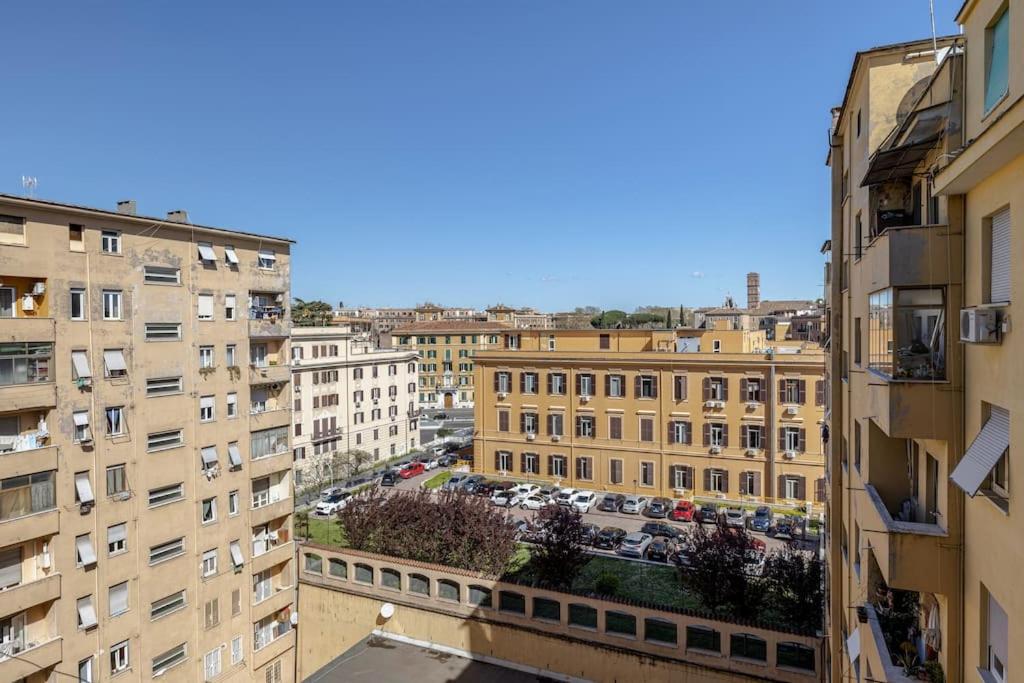 Aura Home Grazioso Appartamento a Pochi Passi dalla Metro A e C