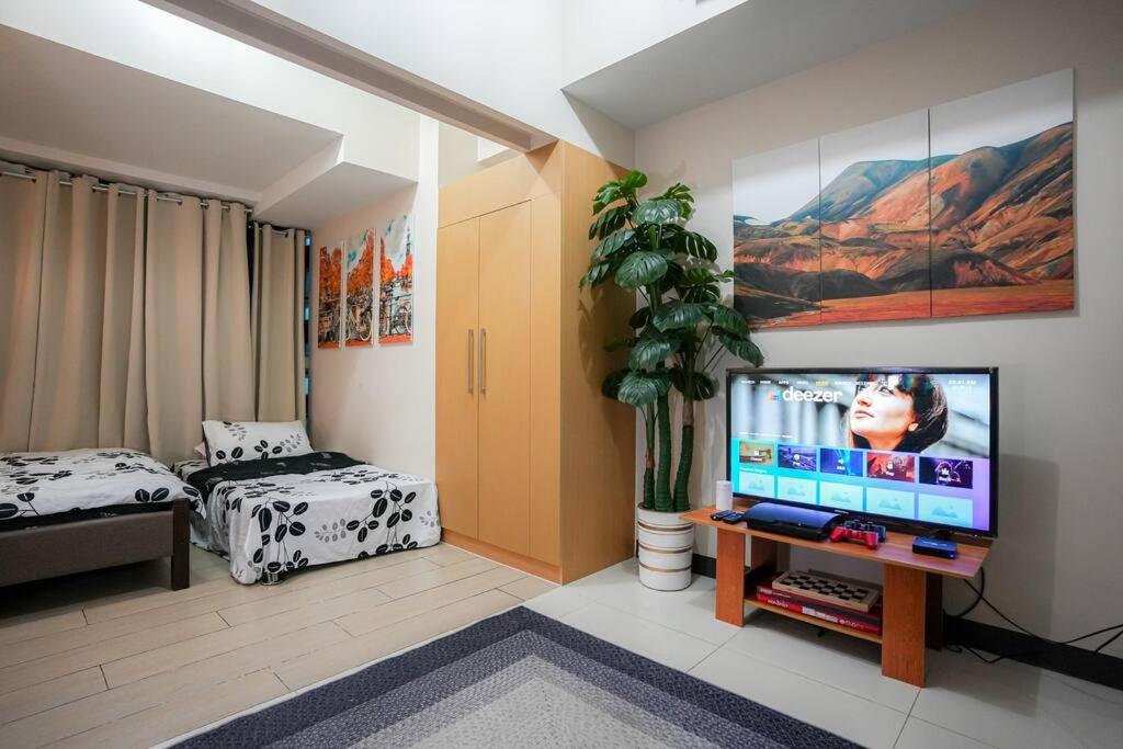 A2J Luxury 1BR Suite Near Uptown Mall BGC Taguig view 2