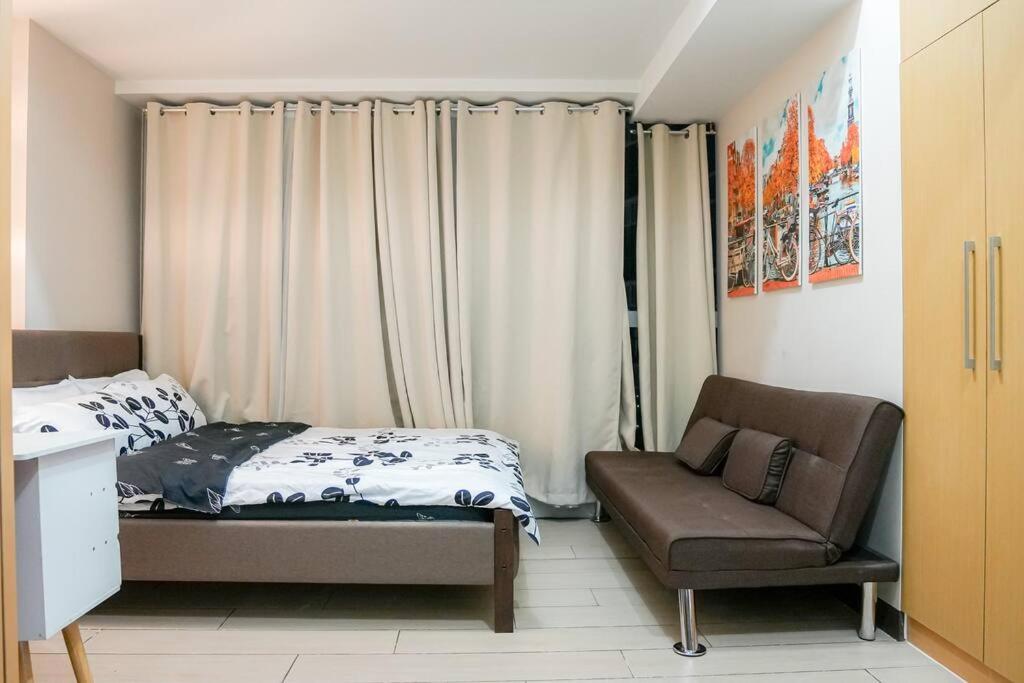 A2J Luxury 1BR Suite Near Uptown Mall BGC Taguig view 3