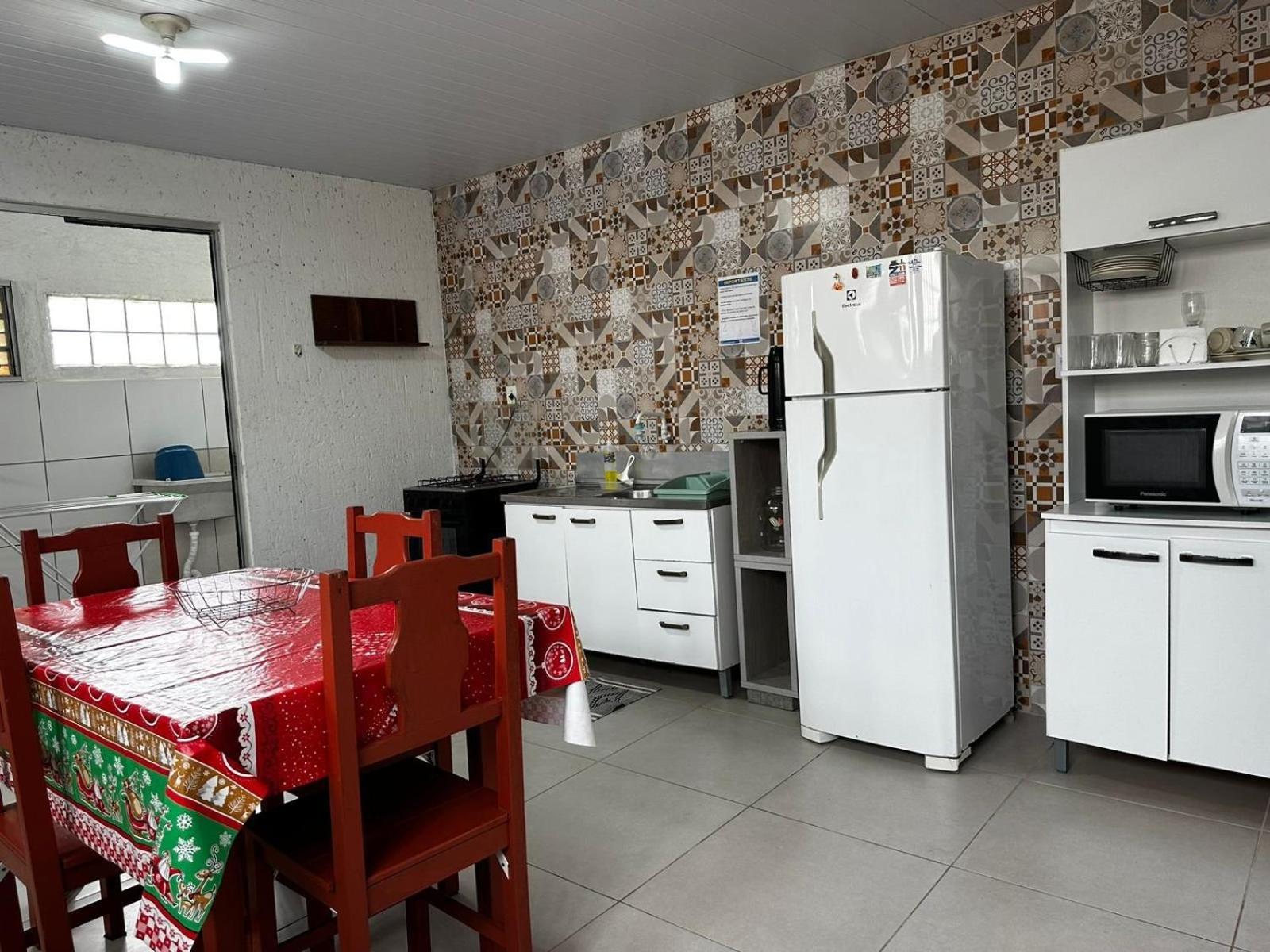 Ampla casa térrea, WiFi, estacionamento e segurança