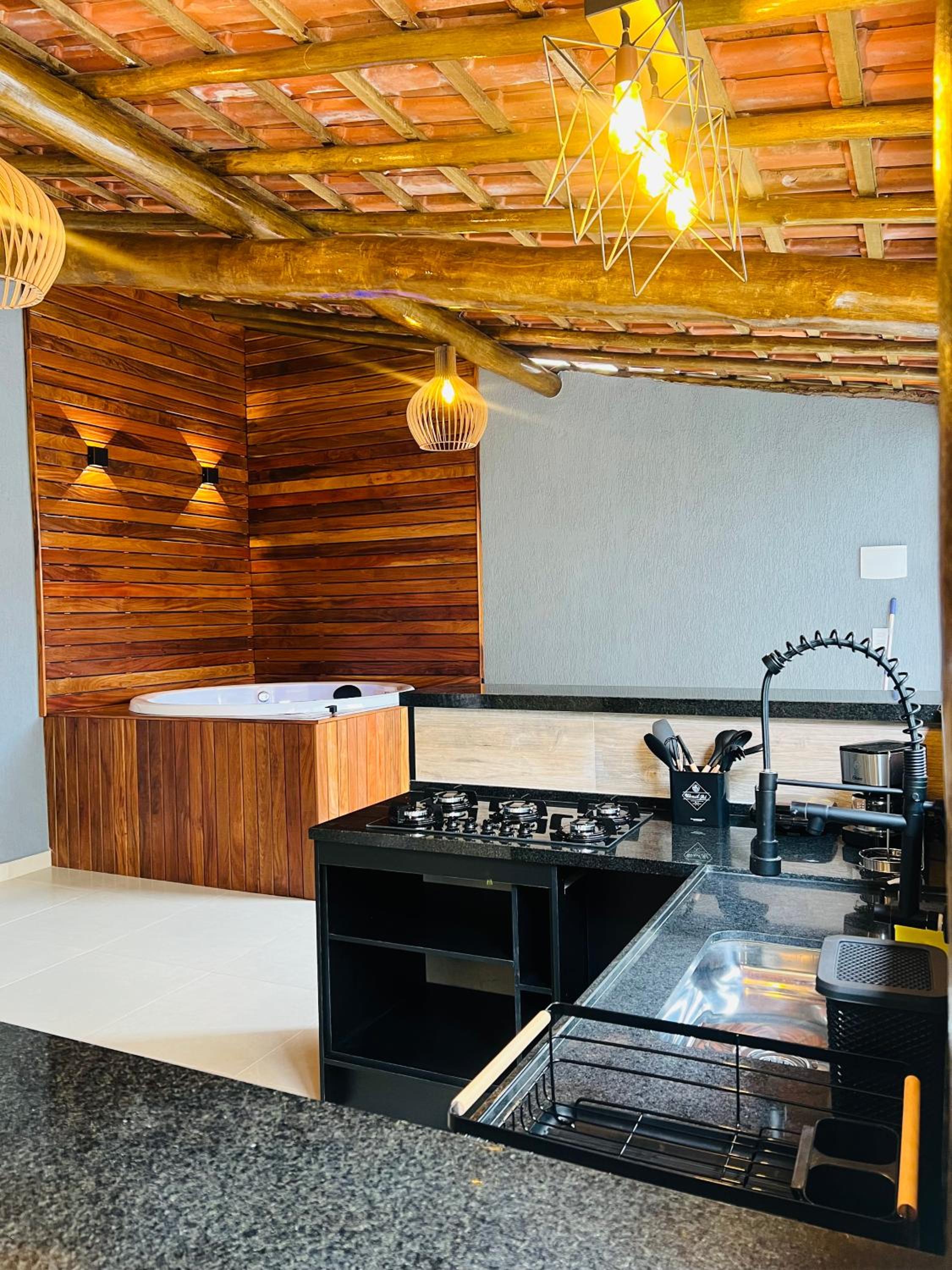 Casa nova Itagua , há 3 minutos da Praia Grande