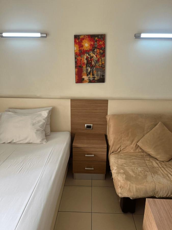 Kevens Single Room with Gym and Bar view 3