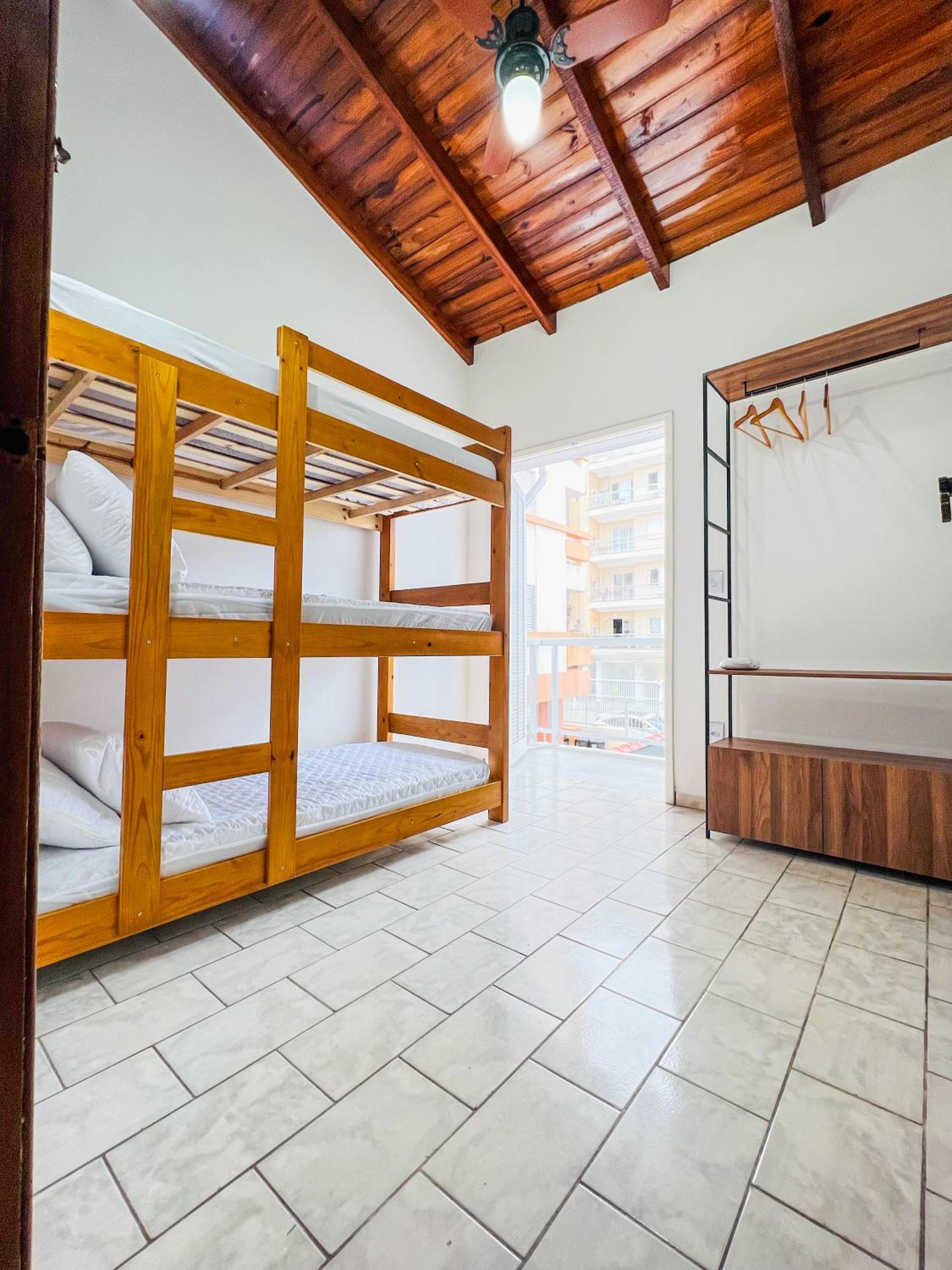 Casa nova Itagua , há 3 minutos da Praia Grande