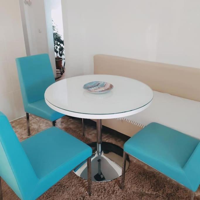 White home apartment