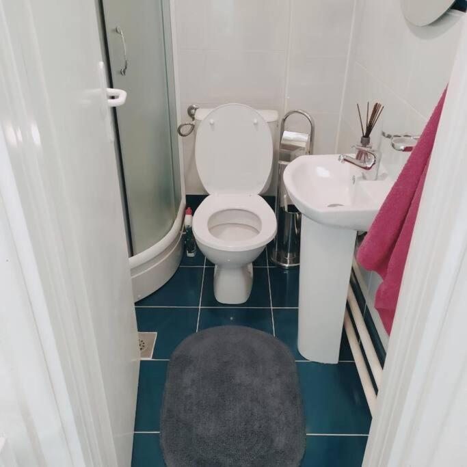 White home apartment
