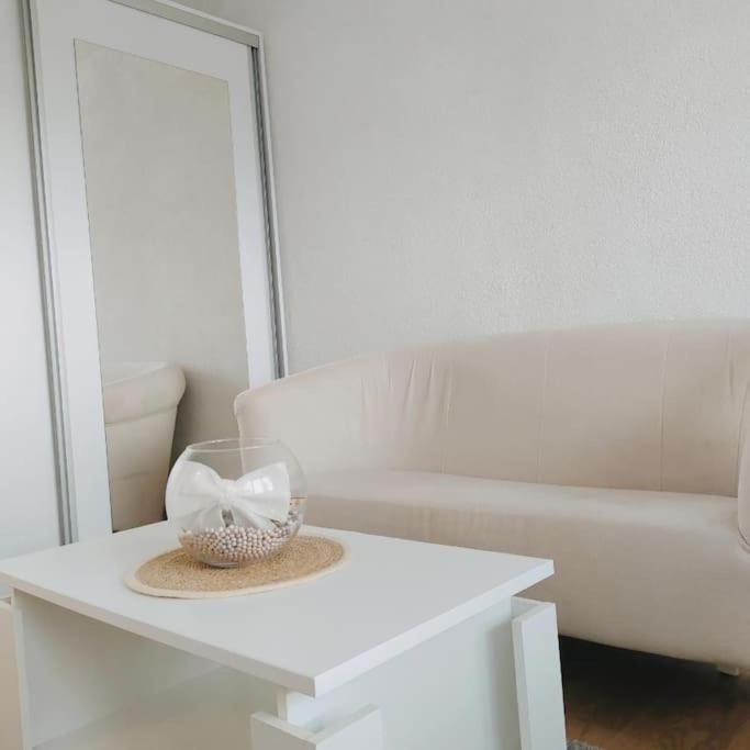 White home apartment