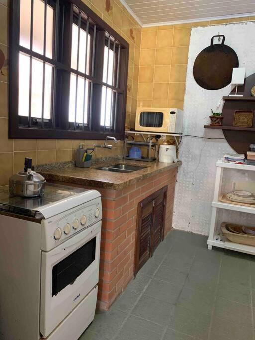 Casa 6 quartos, 3 suítes 4 banheiros