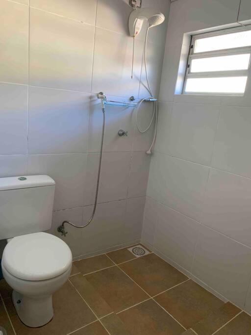Casa 6 quartos, 3 suítes 4 banheiros