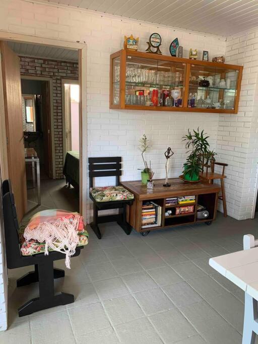 Casa 6 quartos, 3 suítes 4 banheiros