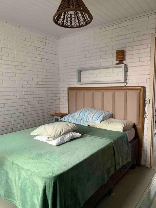 Casa 6 quartos, 3 suítes 4 banheiros