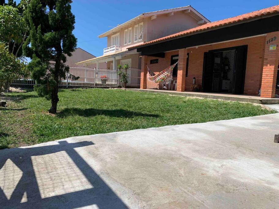 Casa 6 quartos, 3 suítes 4 banheiros