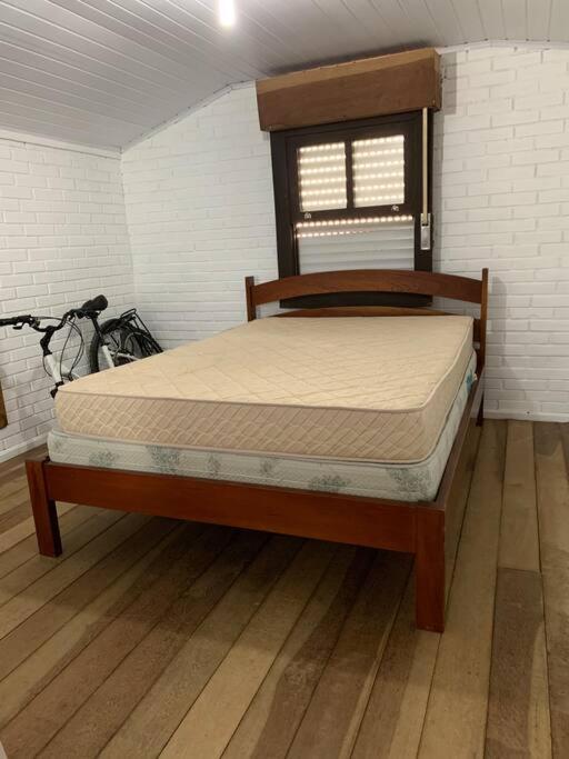 Casa 6 quartos, 3 suítes 4 banheiros