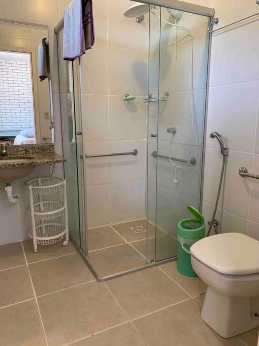 Casa 6 quartos, 3 suítes 4 banheiros