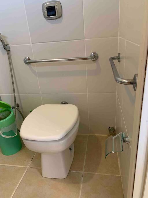 Casa 6 quartos, 3 suítes 4 banheiros