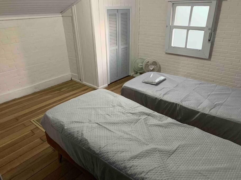 Casa 6 quartos, 3 suítes 4 banheiros