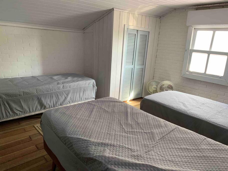 Casa 6 quartos, 3 suítes 4 banheiros