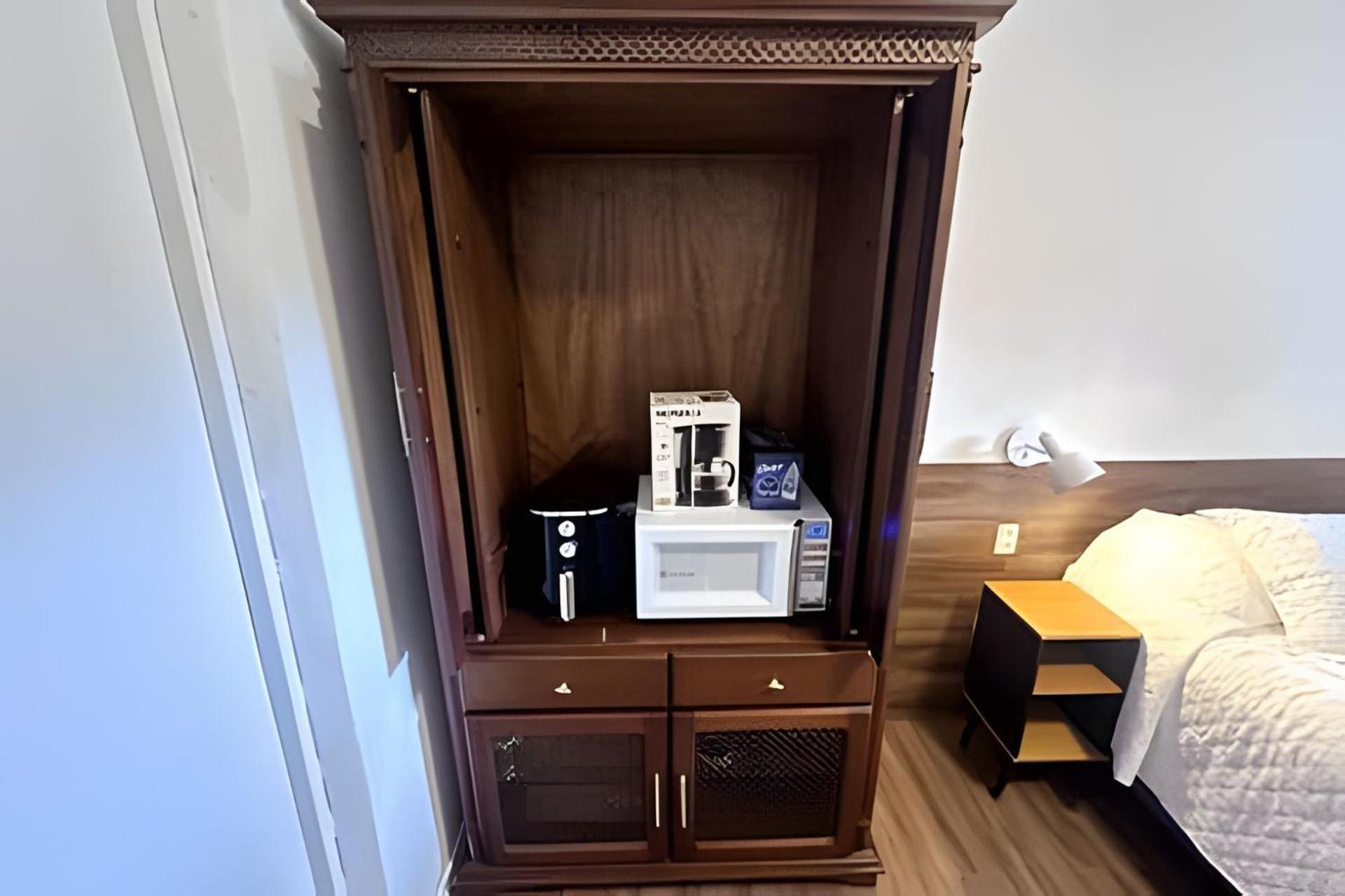 Suite with Hot and Cold Air Conditioning