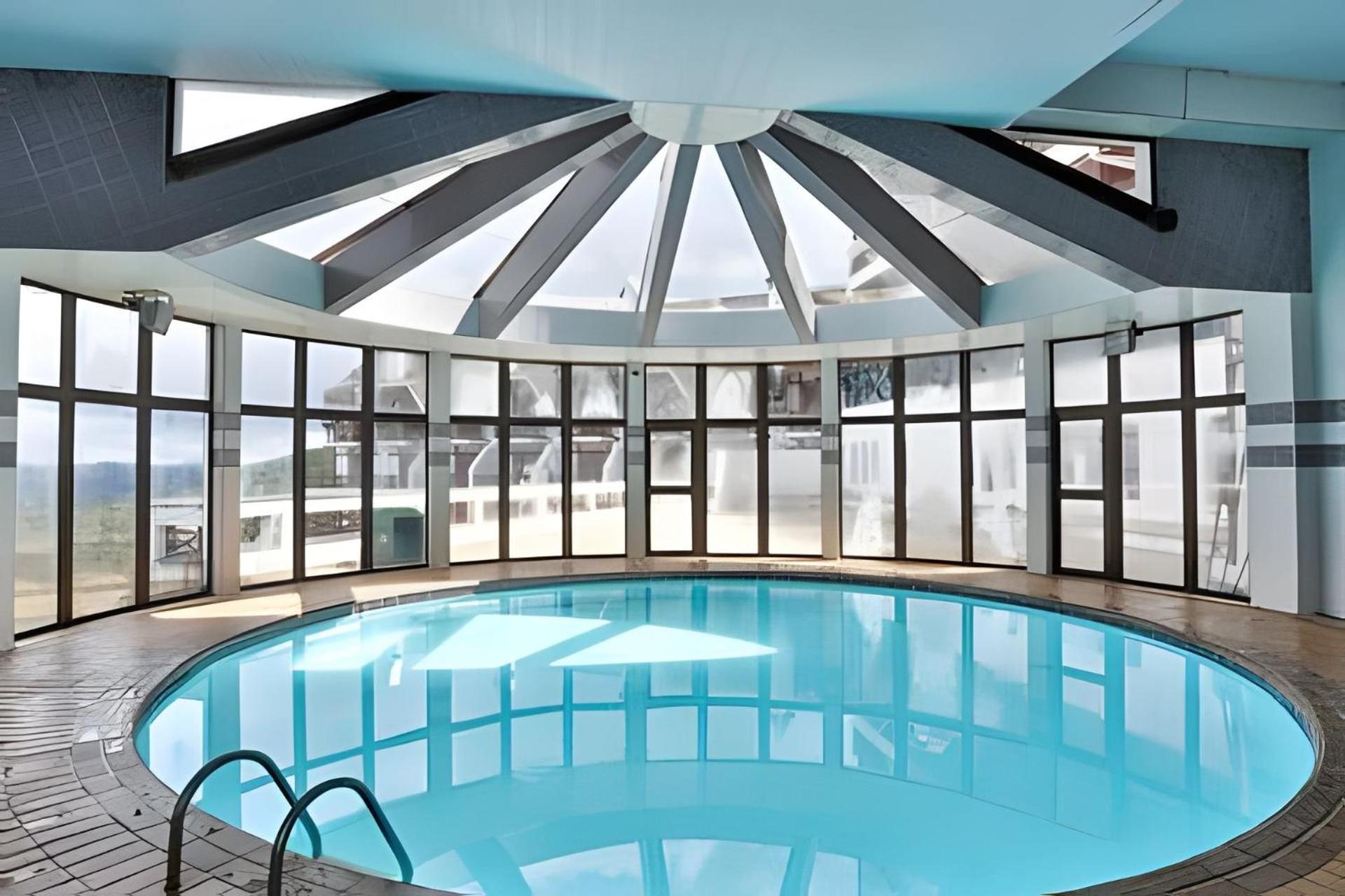 Suite with Hot and Cold Air Conditioning