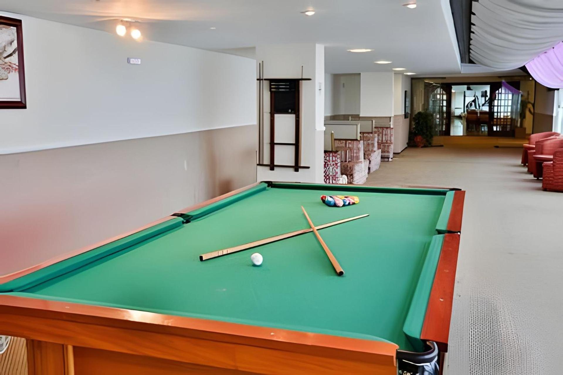 Suite with Hot and Cold Air Conditioning